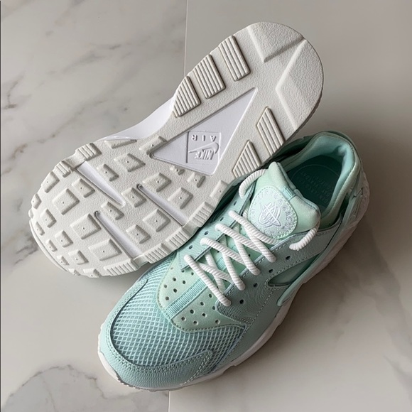 NWT Nike Air huarache run special edition - Picture 8 of 8